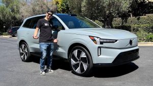 مراجعة فولفو EX90 2025